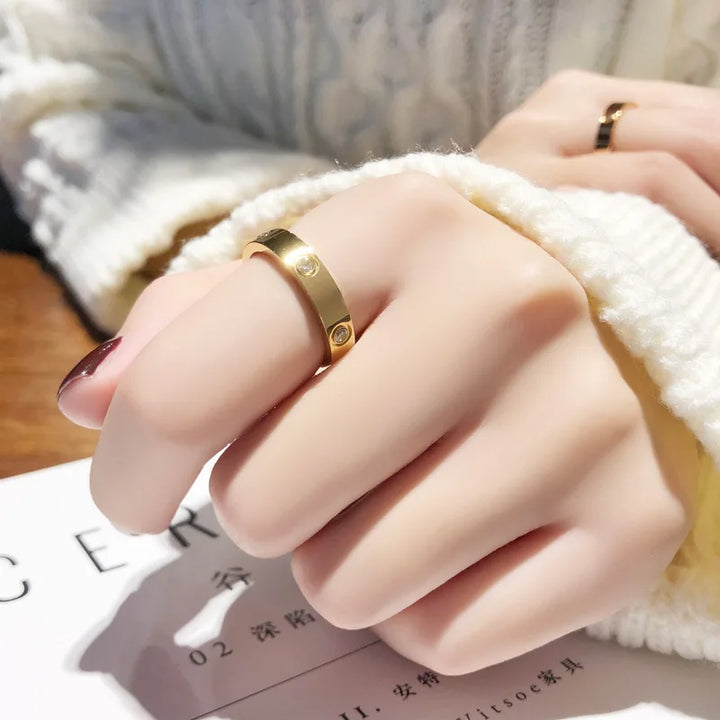 MONA™ – Sleek Modern Gold Ring