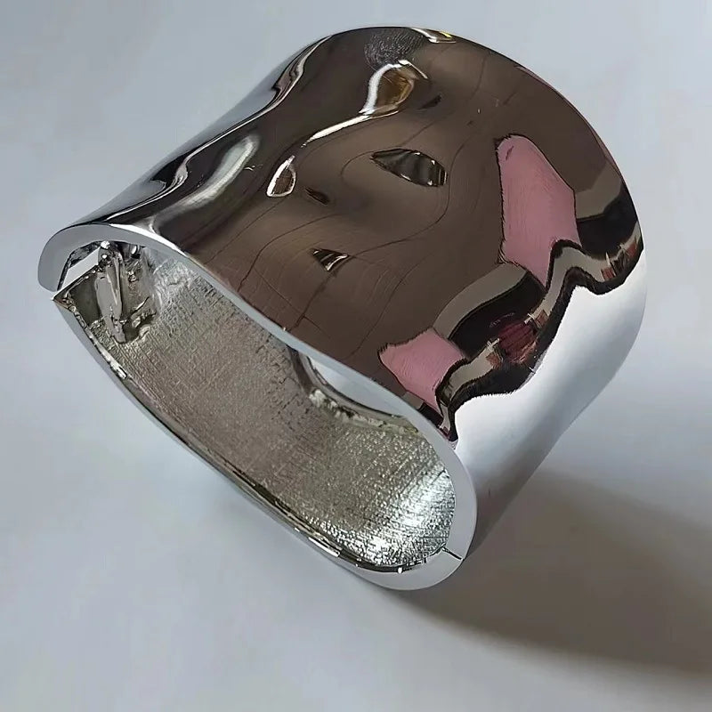 RAYNA™ – Chic Asymmetric Statement Bangle