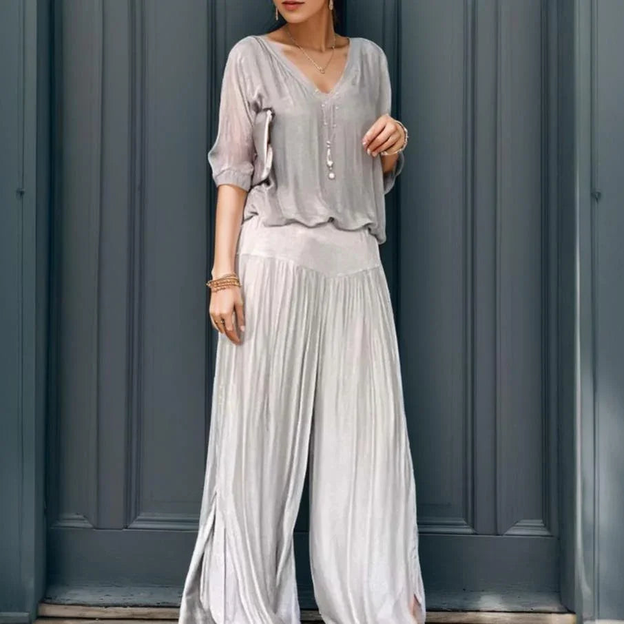 Vivace™| Set in Extra Light Poplin with Fitted Waist and V-Neck