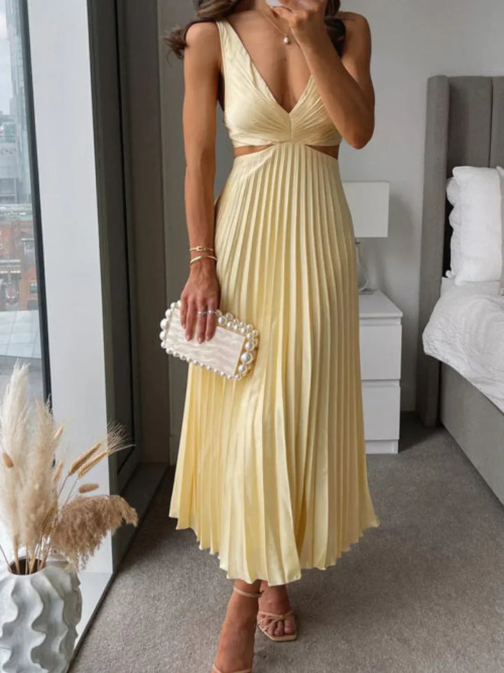 Zampia - Elegant Dress With Slit And Sculpted Waist